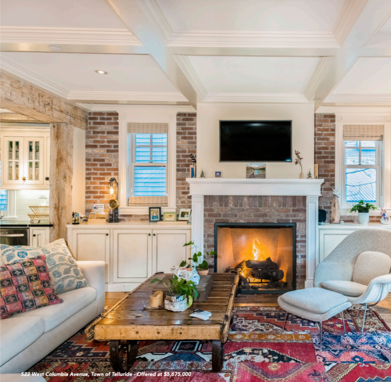 522 west columbia living room